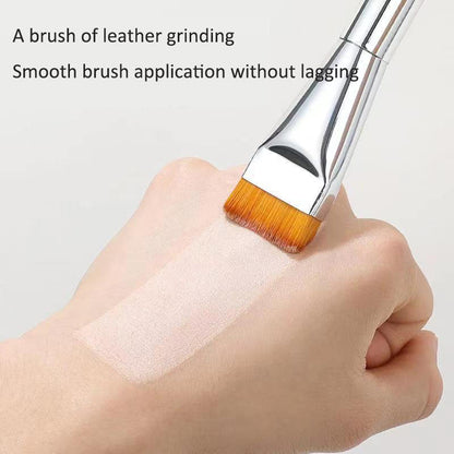 Liquid foundation with integrated brush Quick makeup without powder Even, natural, covering complexion