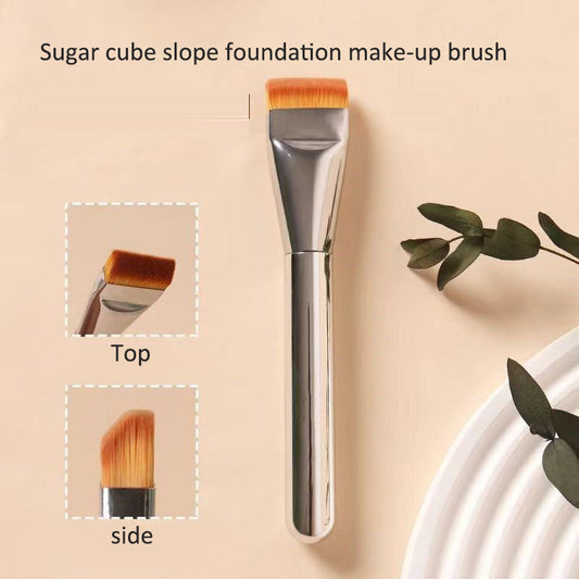 Liquid foundation with integrated brush Quick makeup without powder Even, natural, covering complexion