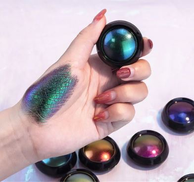 Chameleon Eyeshadow Eye Makeup Changing Pigments Long-lasting Highly Pigmented Natural or Glamorous Effect